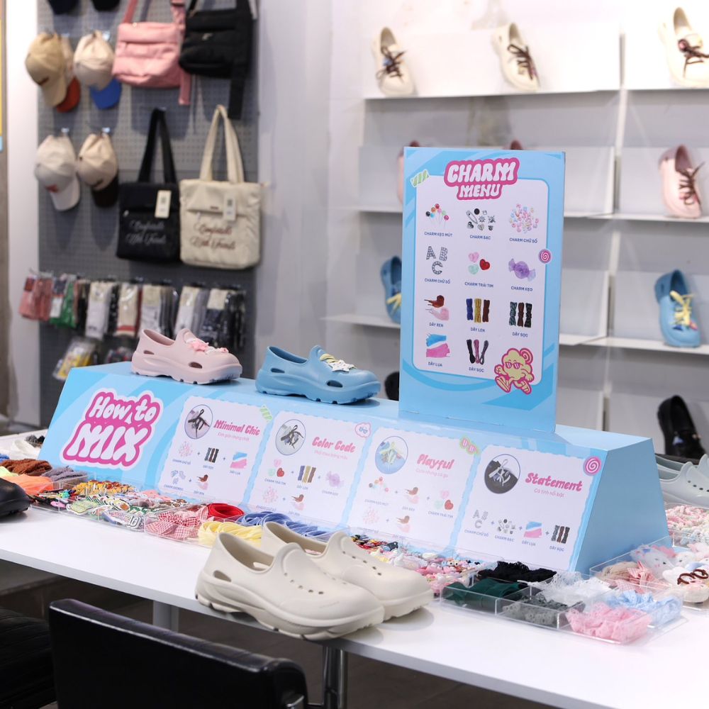 Hướng dẫn cách gắn charm giày Shondo Ezi