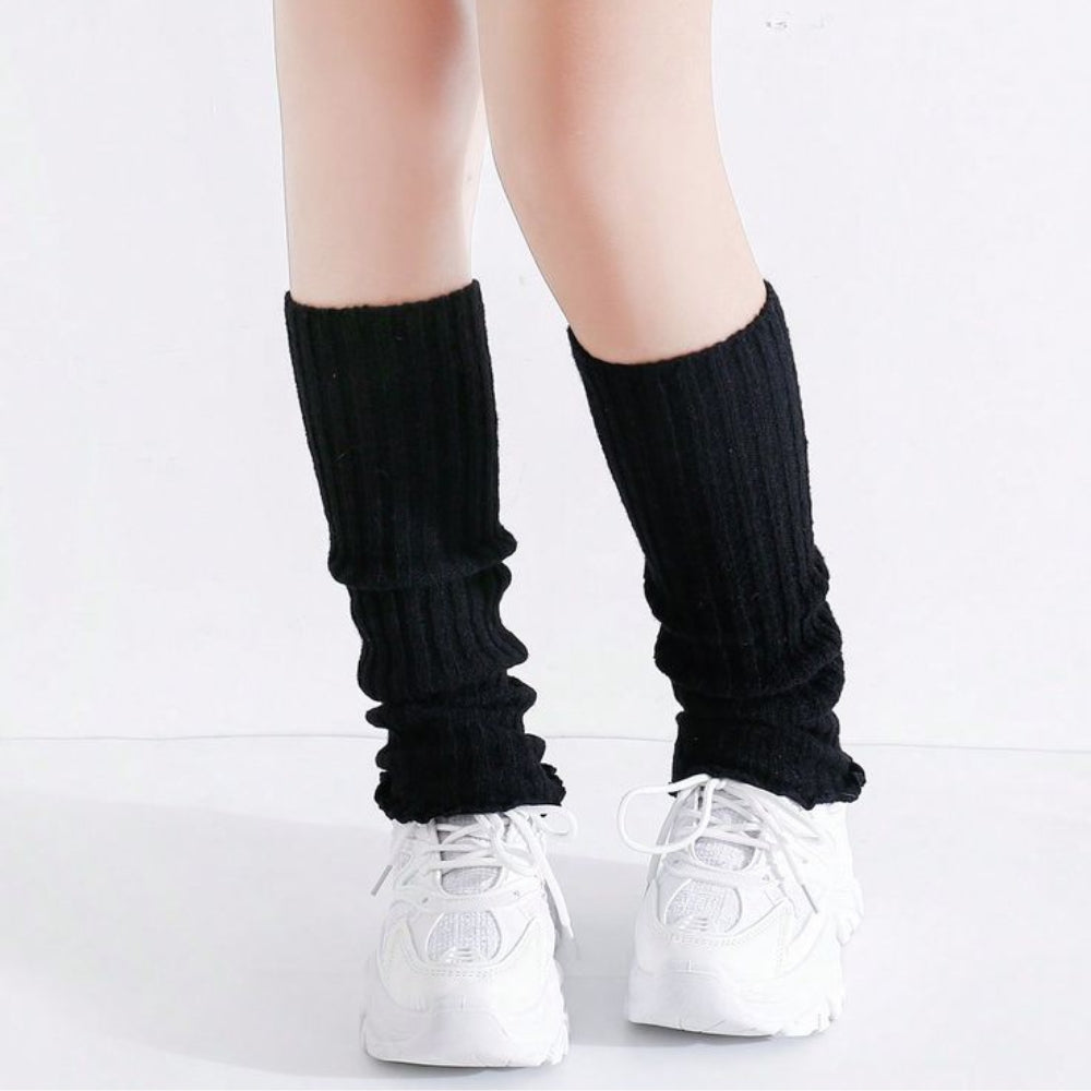 Kết Hợp Quần Tất Với Giày Thể Thao