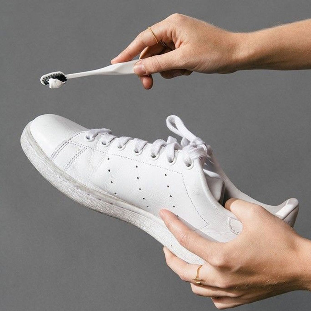 Cách làm sạch giày trắng