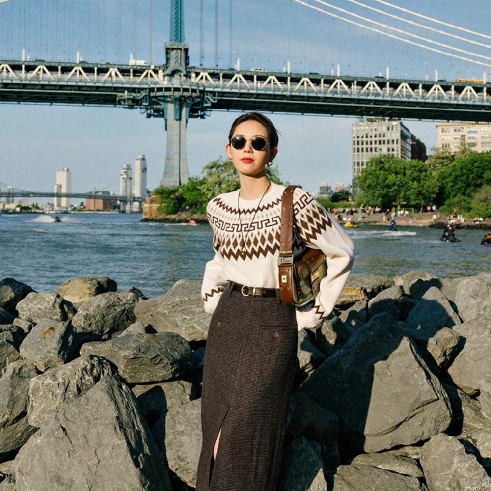 Chân váy len dài mặc với áo gì?