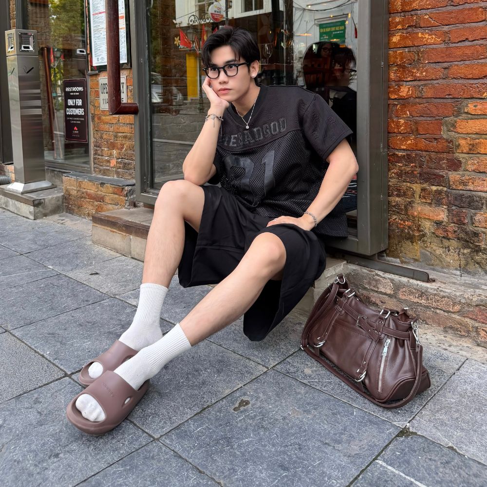 Dép trendy 6 rất phù hợp khi đi trời mưa