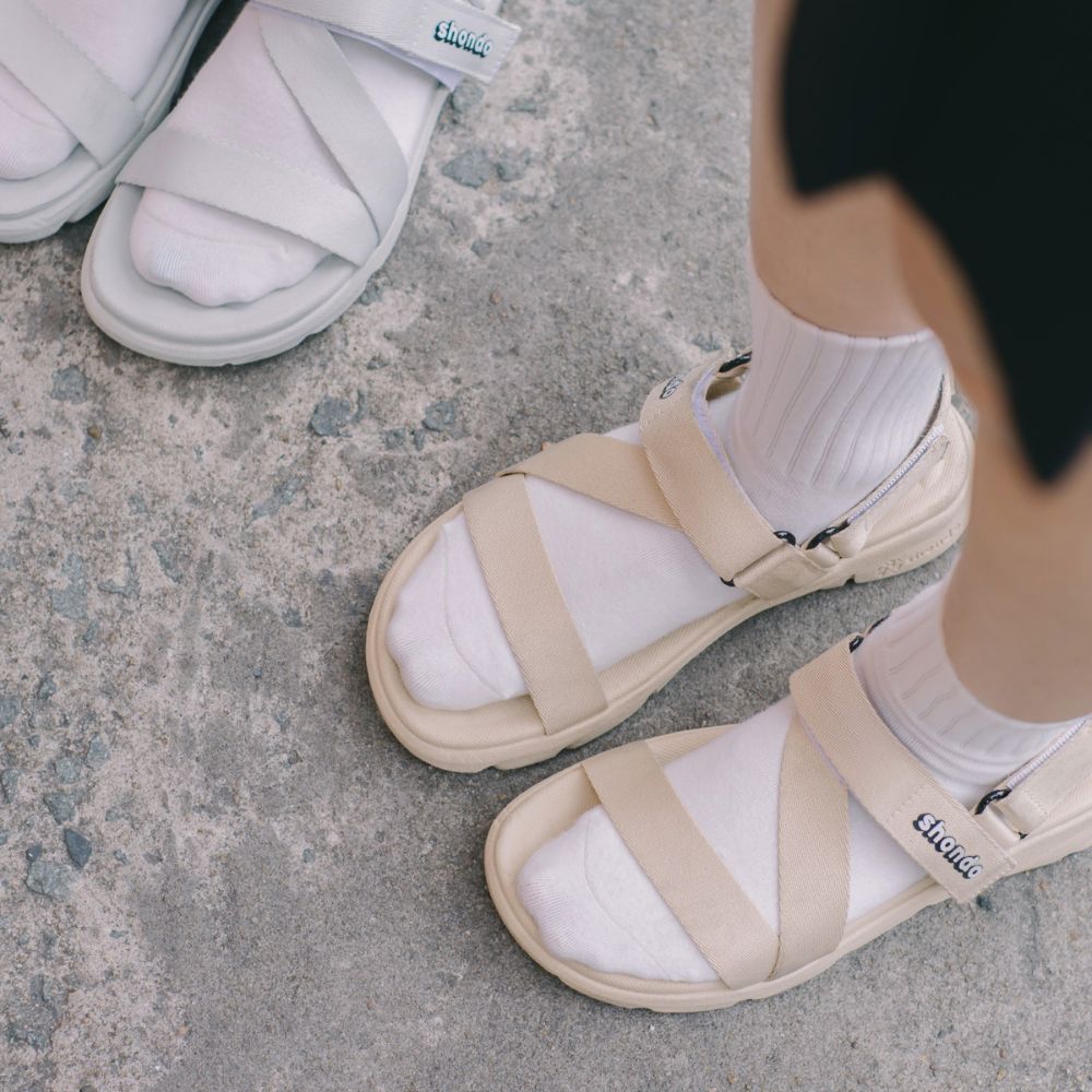 Lựa chọn giày sandal nữ mặc áo dài đi học thoải mái suốt cả ngày