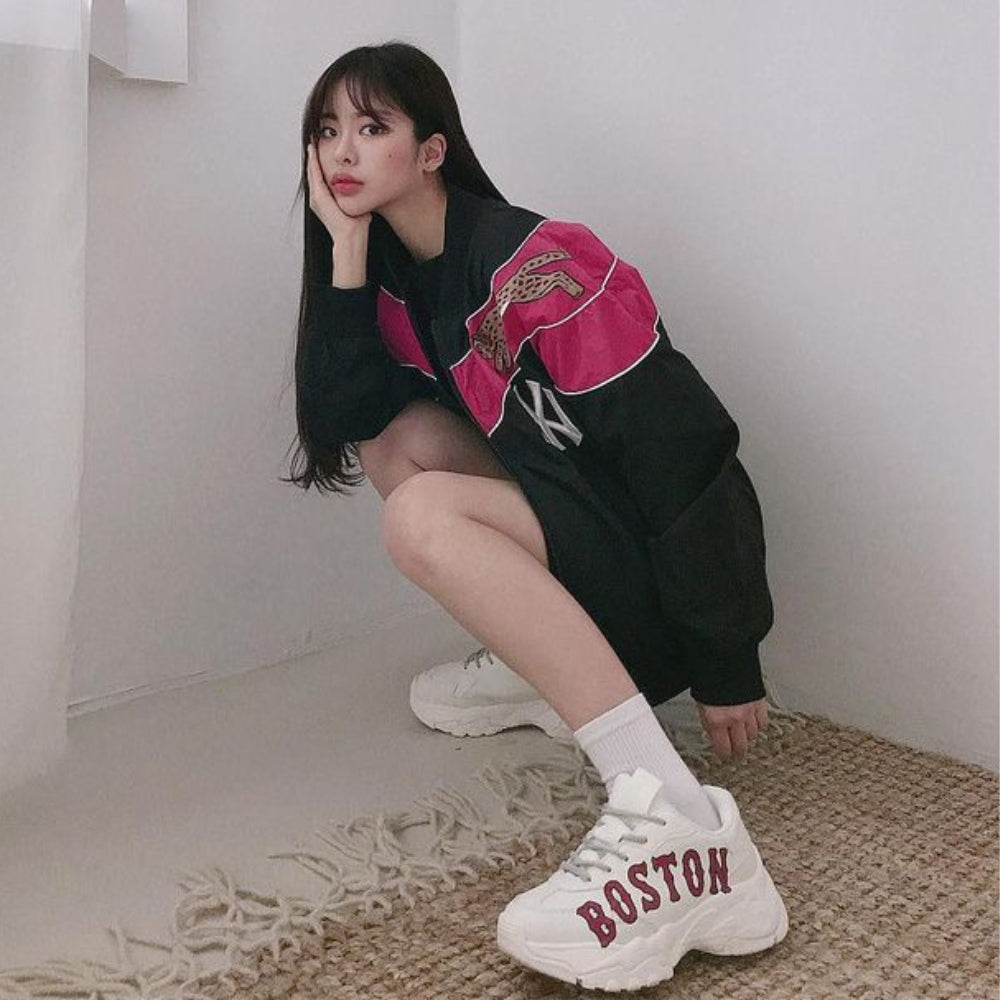 Giày trắng đi tất màu gì để đánh bật phong cách hiện đại?