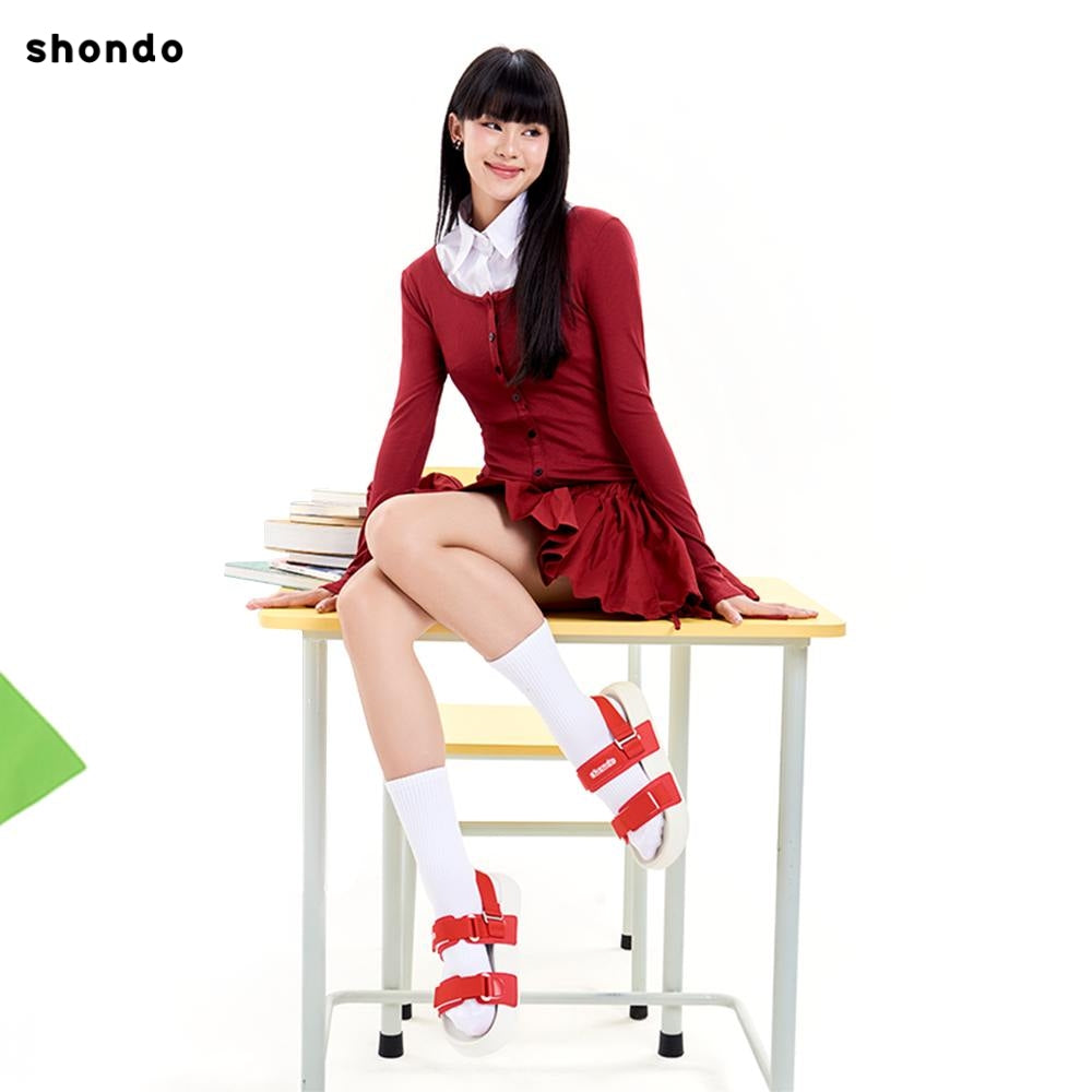 Mặc đầm đỏ mang giày gì