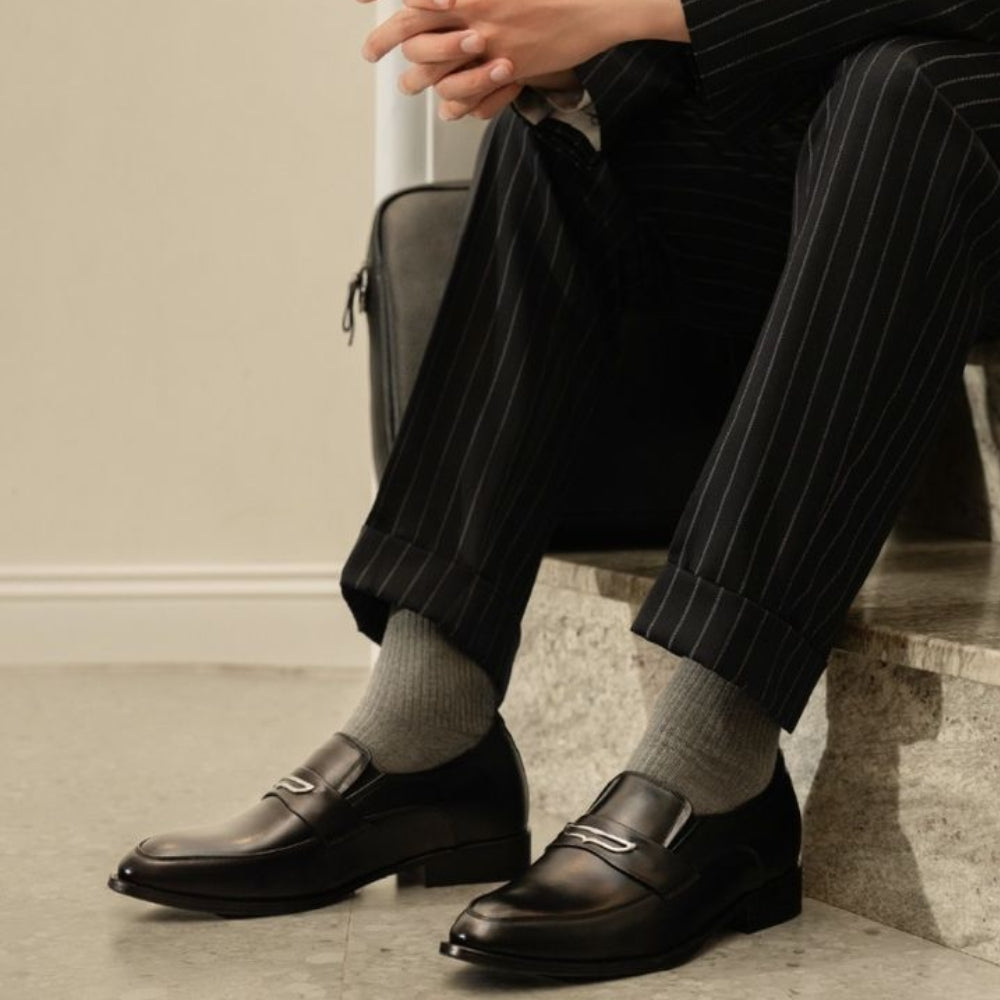 Mặc quần âu mang giày gì