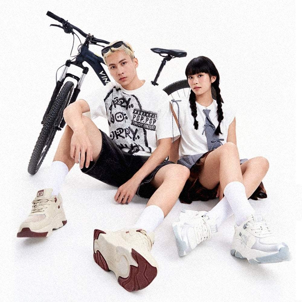 Phối đồ với giày thể thao nam nữ