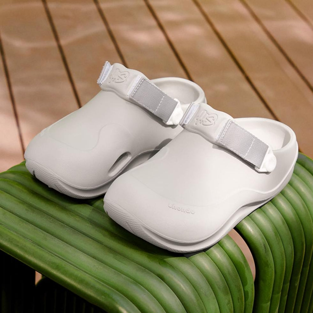 Sandal làm bằng chất liệu gì