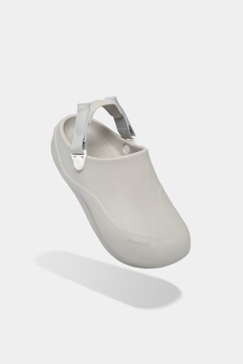 SUKE plastic molded clogs for men and women gray