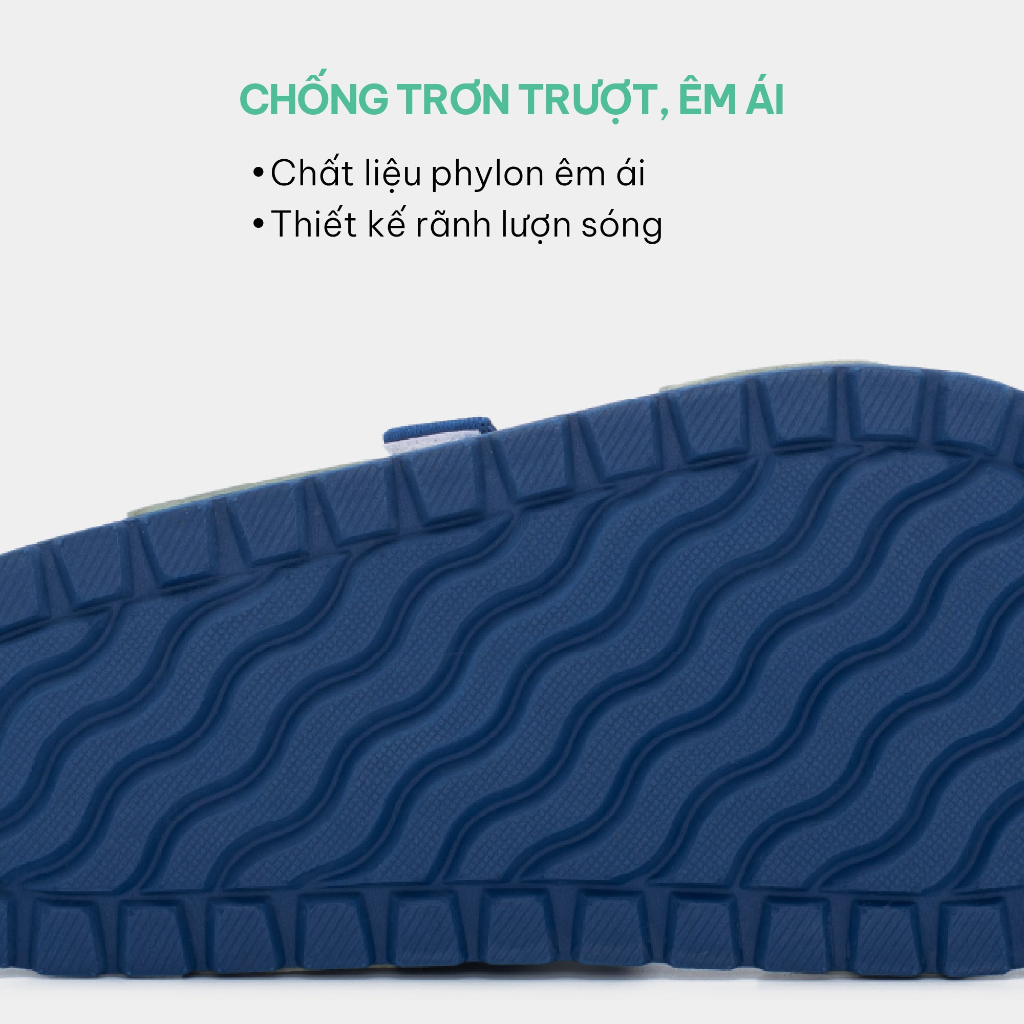 Sandal bé trai Little 4 monogram xanh