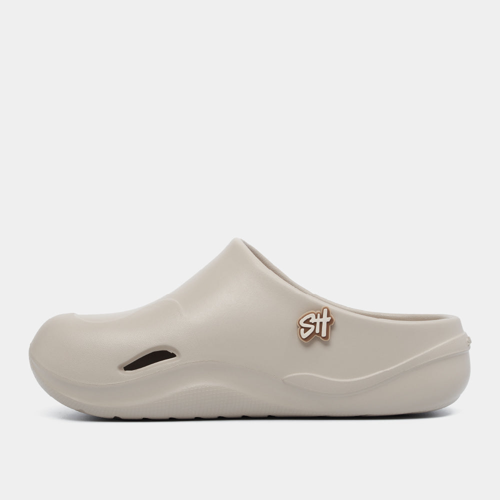 Clog Suke nam nữ nhựa đúc gắn charm nâu nhạt