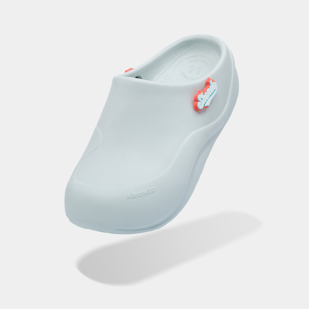 Clog Suke nữ nhựa đúc gắn charm xanh trời