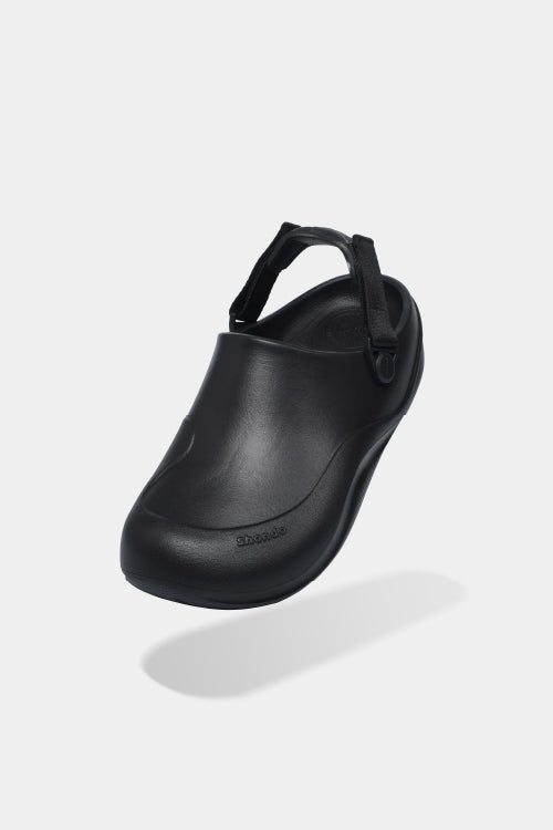 SUKE black plastic molded clogs for men and women