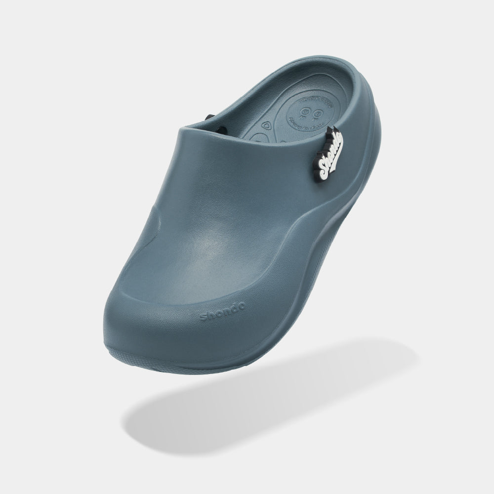 Clog Suke nam nữ nhựa đúc gắn charm xanh dương đậm