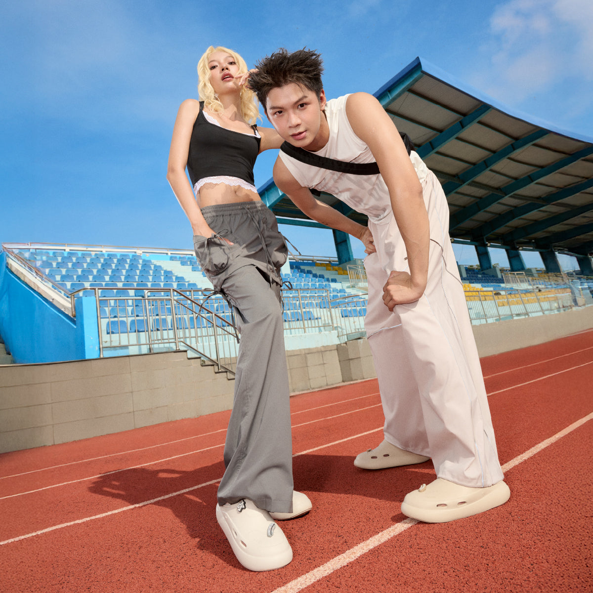 Giày sneaker Class 3 không cột dây trắng