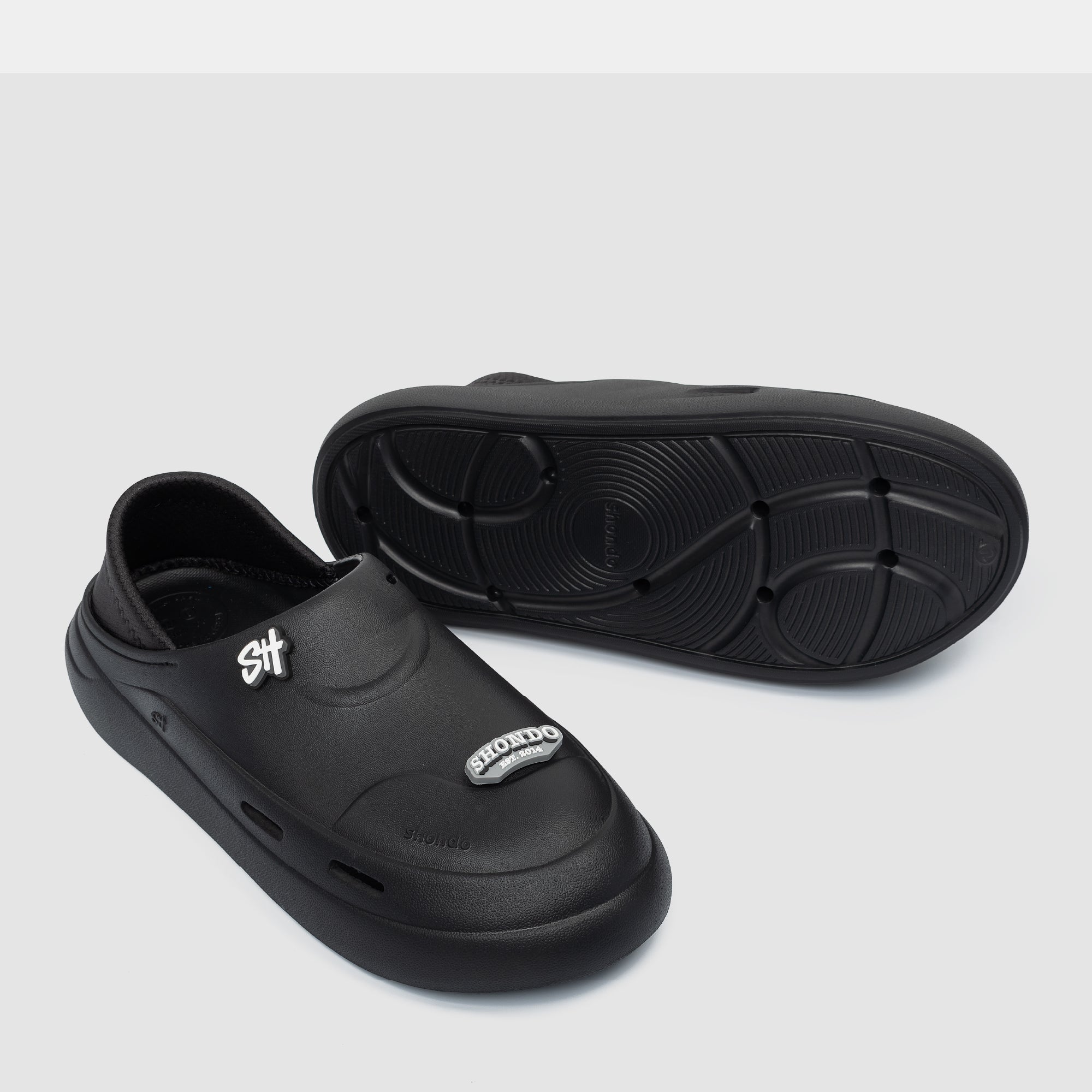 Giày sneaker Class 3 không cột dây đen