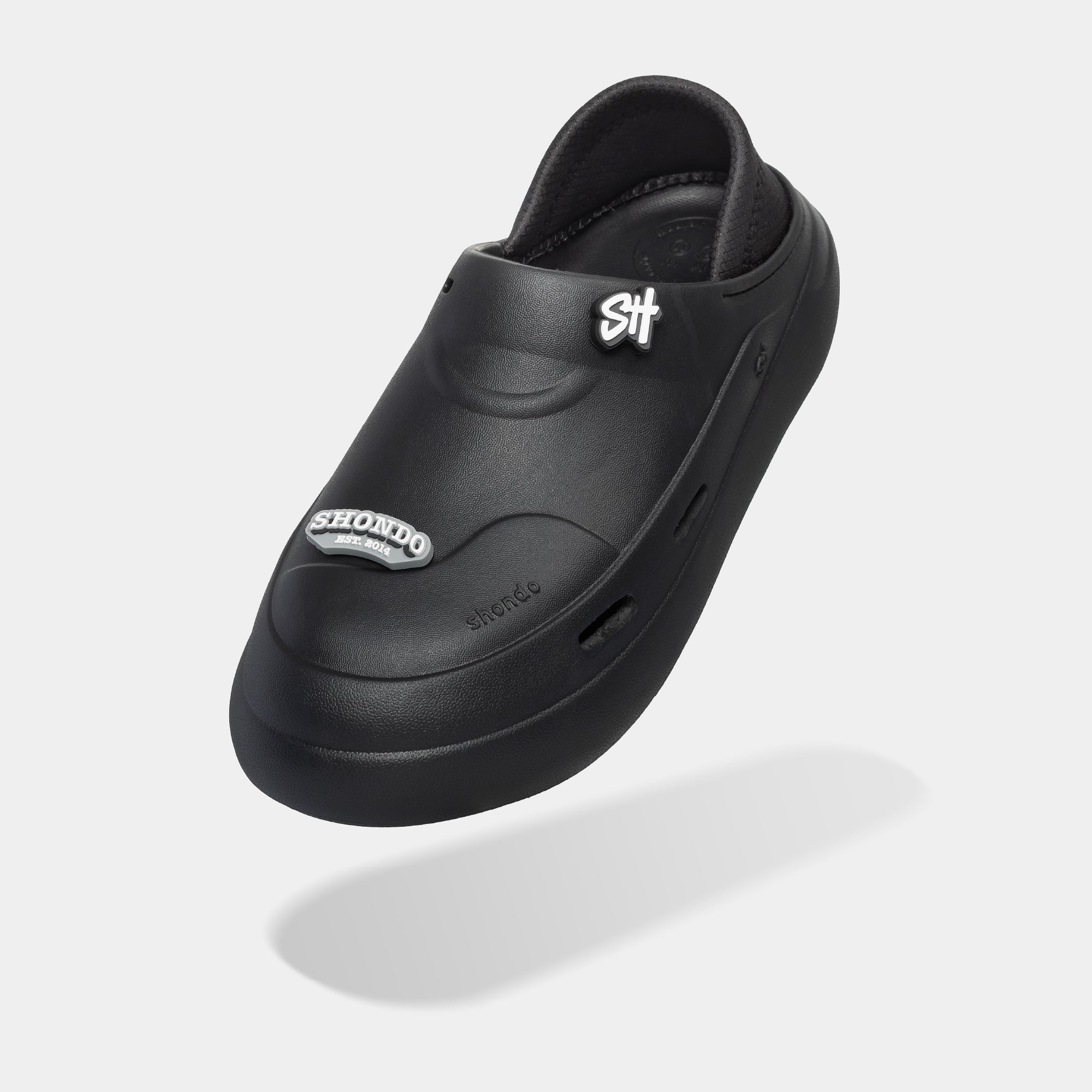 Giày sneaker Class 3 không cột dây đen