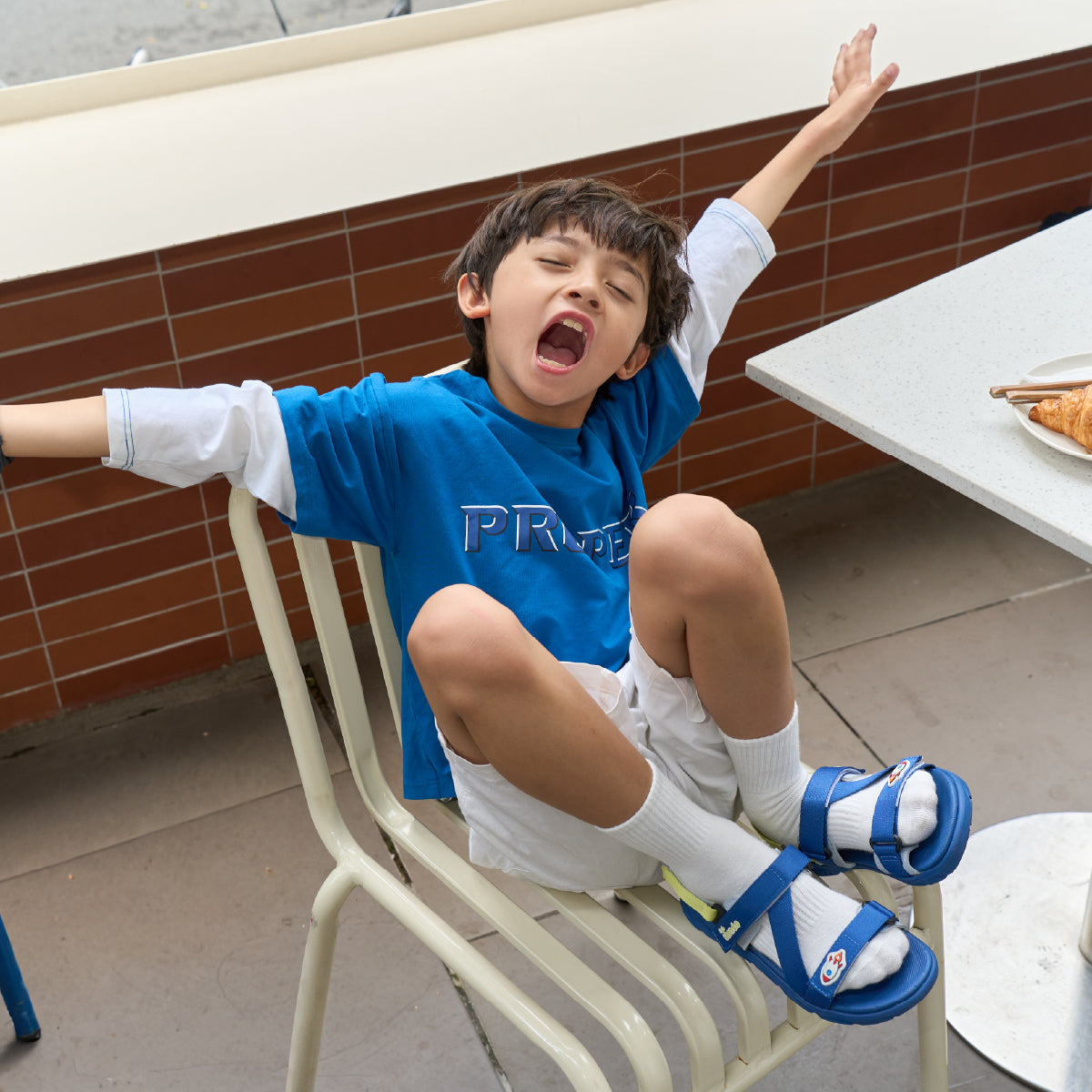 Sandal bé trai Little 6 xanh đậm