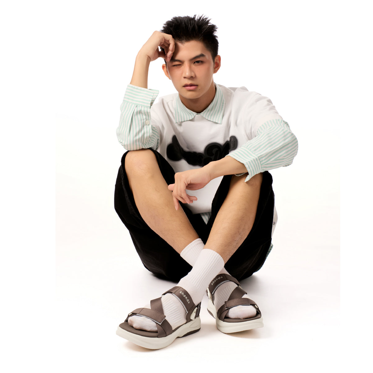 Sandal nam nữ F8B quai xoay nâu đậm