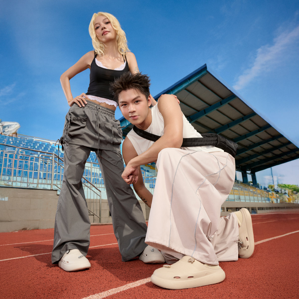 Giày sneaker Class 3 không cột dây trắng