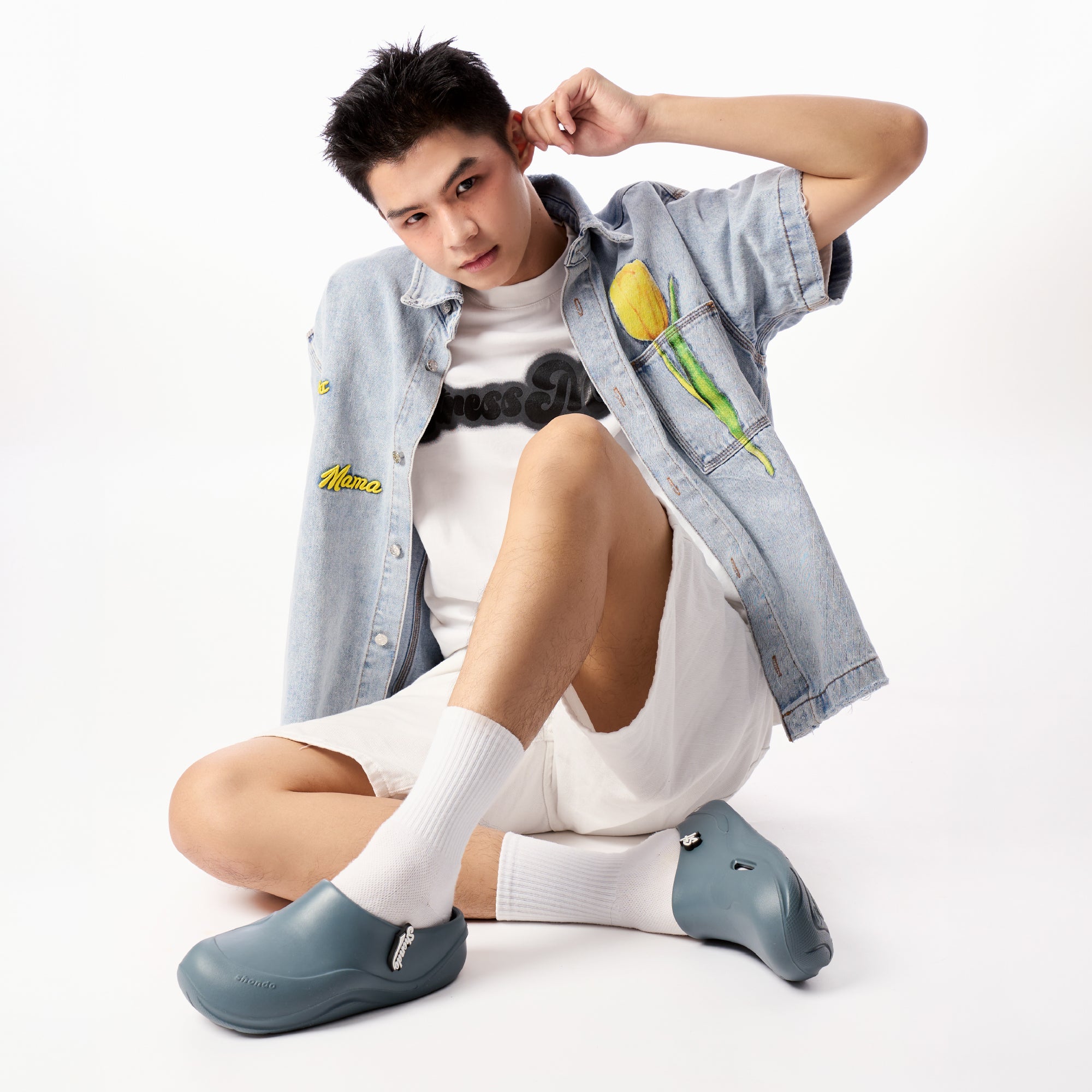 Clog Suke nam nữ nhựa đúc gắn charm xanh dương đậm