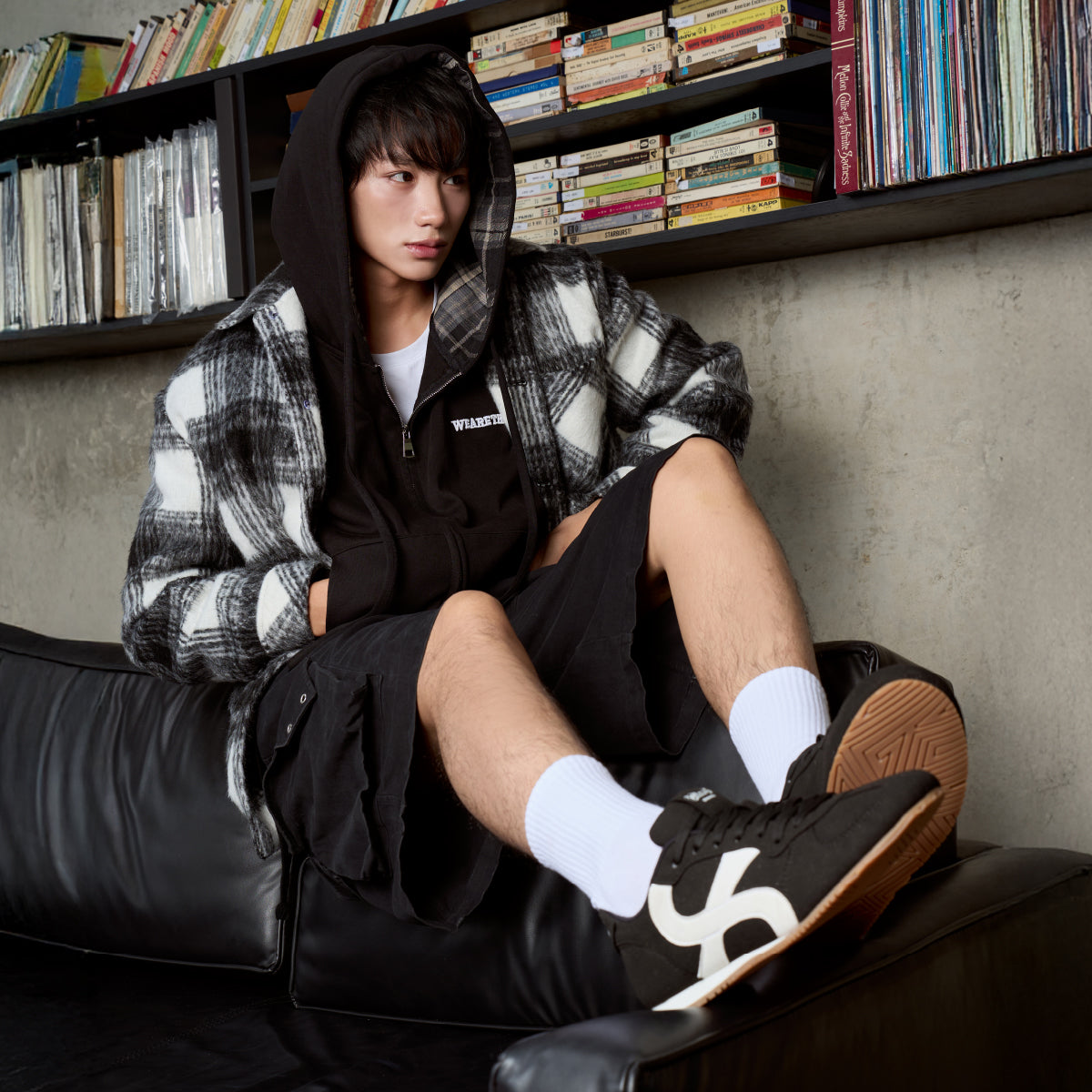 Giày sneaker đế thấp nam nữ Class 5 đen