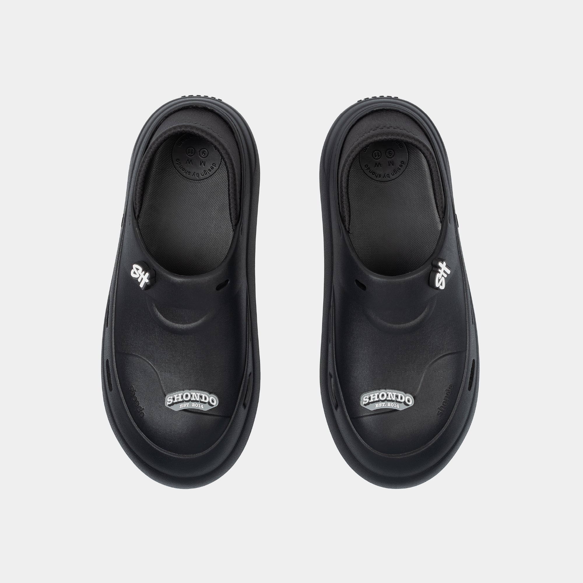 Giày sneaker Class 3 không cột dây đen