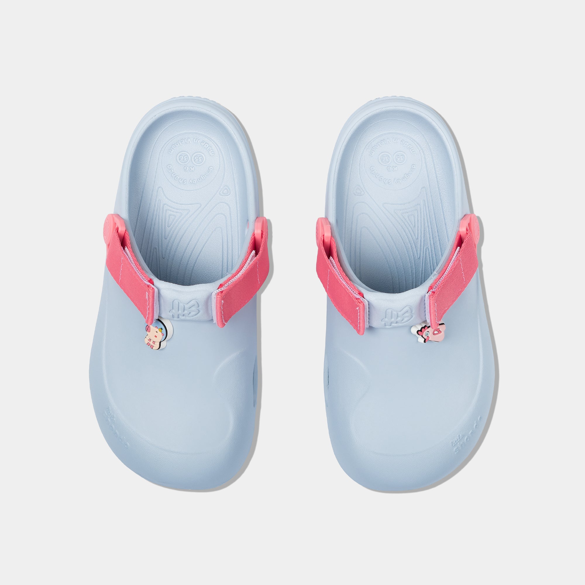 Clog Little Suke bé gái nhựa đúc xanh trời đai hồng dâu