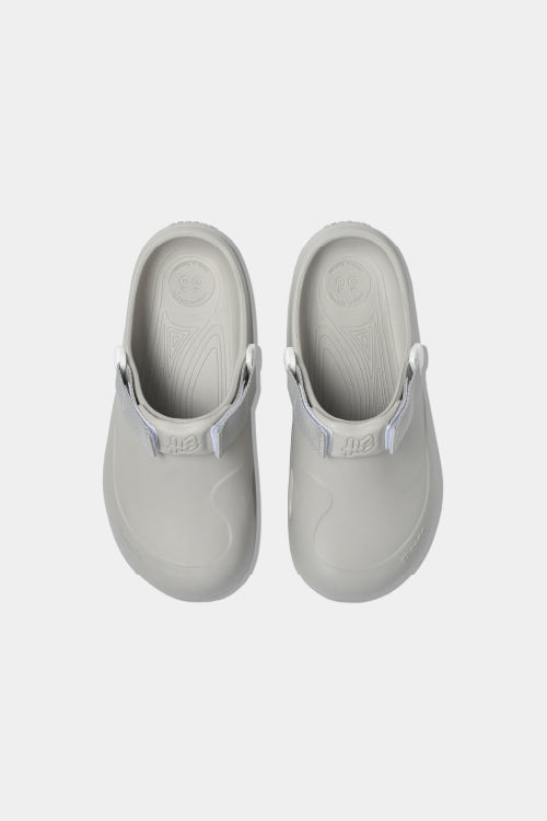 SUKE plastic molded clogs for men and women gray