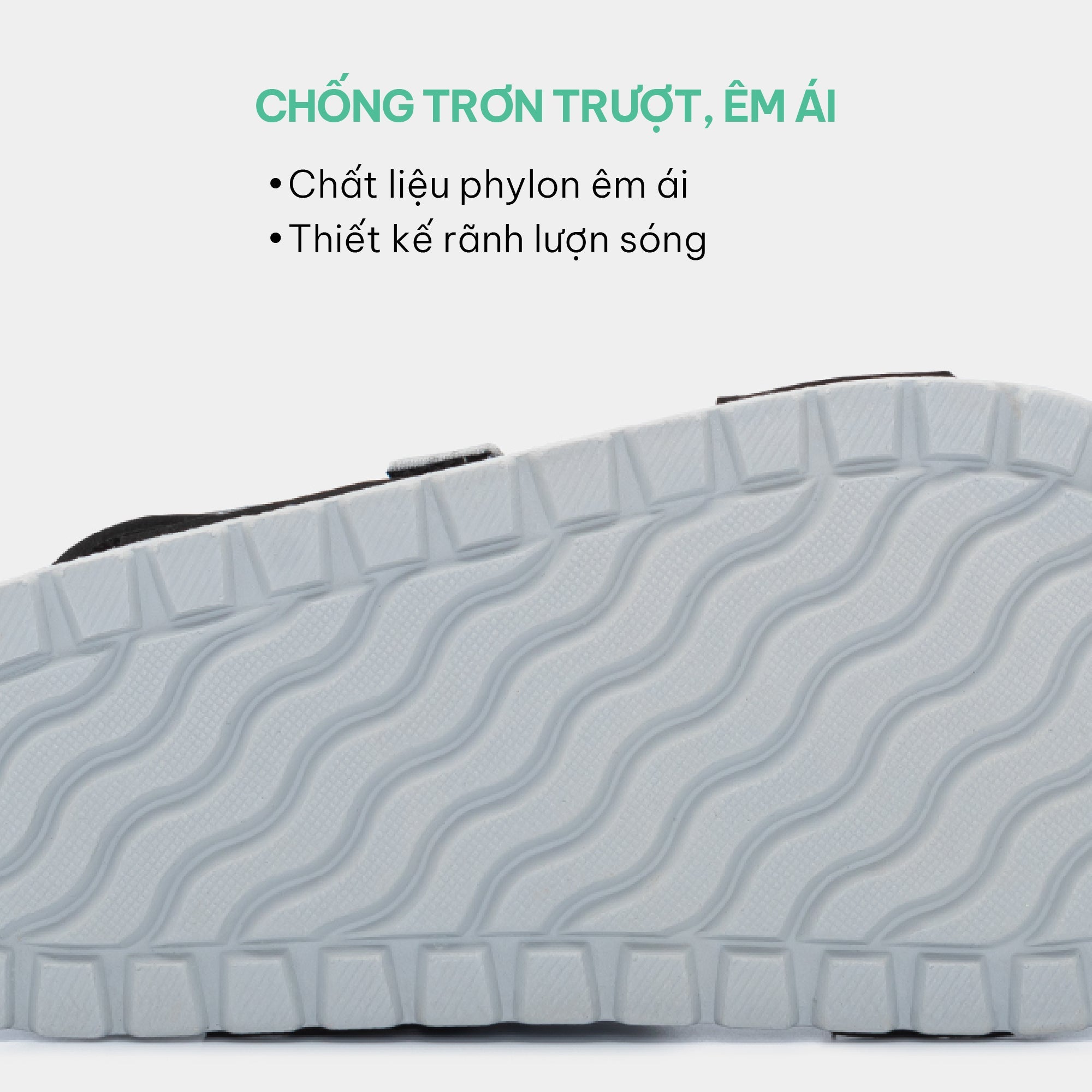 Sandal bé trai Little 4 monogram đen