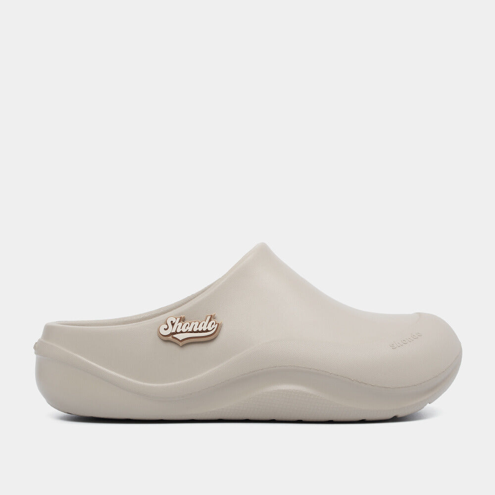 Clog Suke nam nữ nhựa đúc gắn charm nâu nhạt