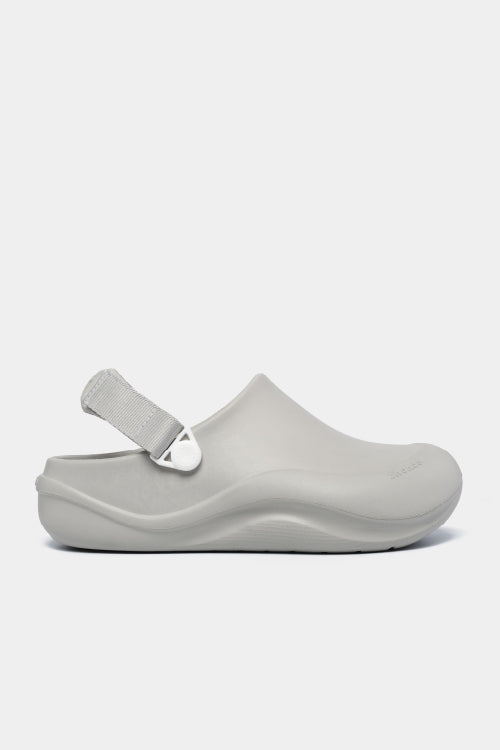 SUKE plastic molded clogs for men and women gray