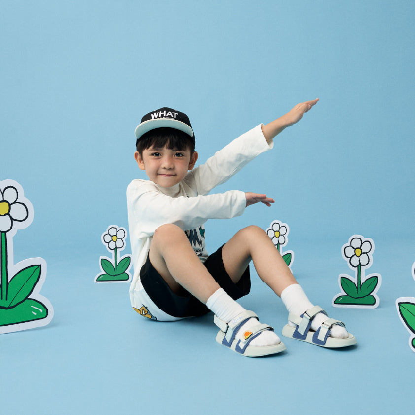Sandal bé trai Little 3 khủng long xám