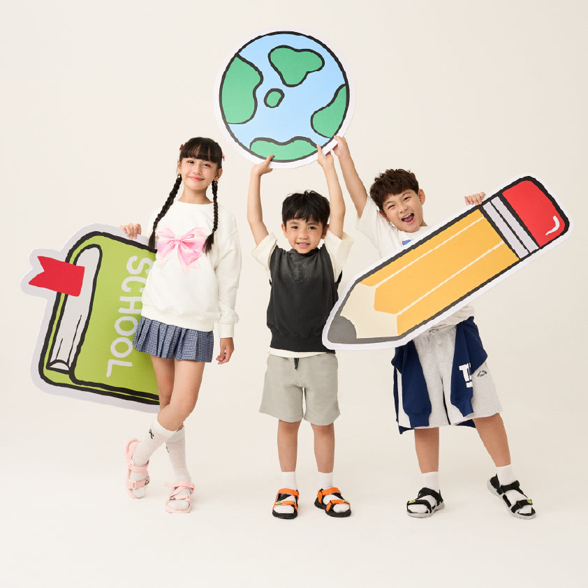 Sandal bé trai Little 6 khủng long đen cam