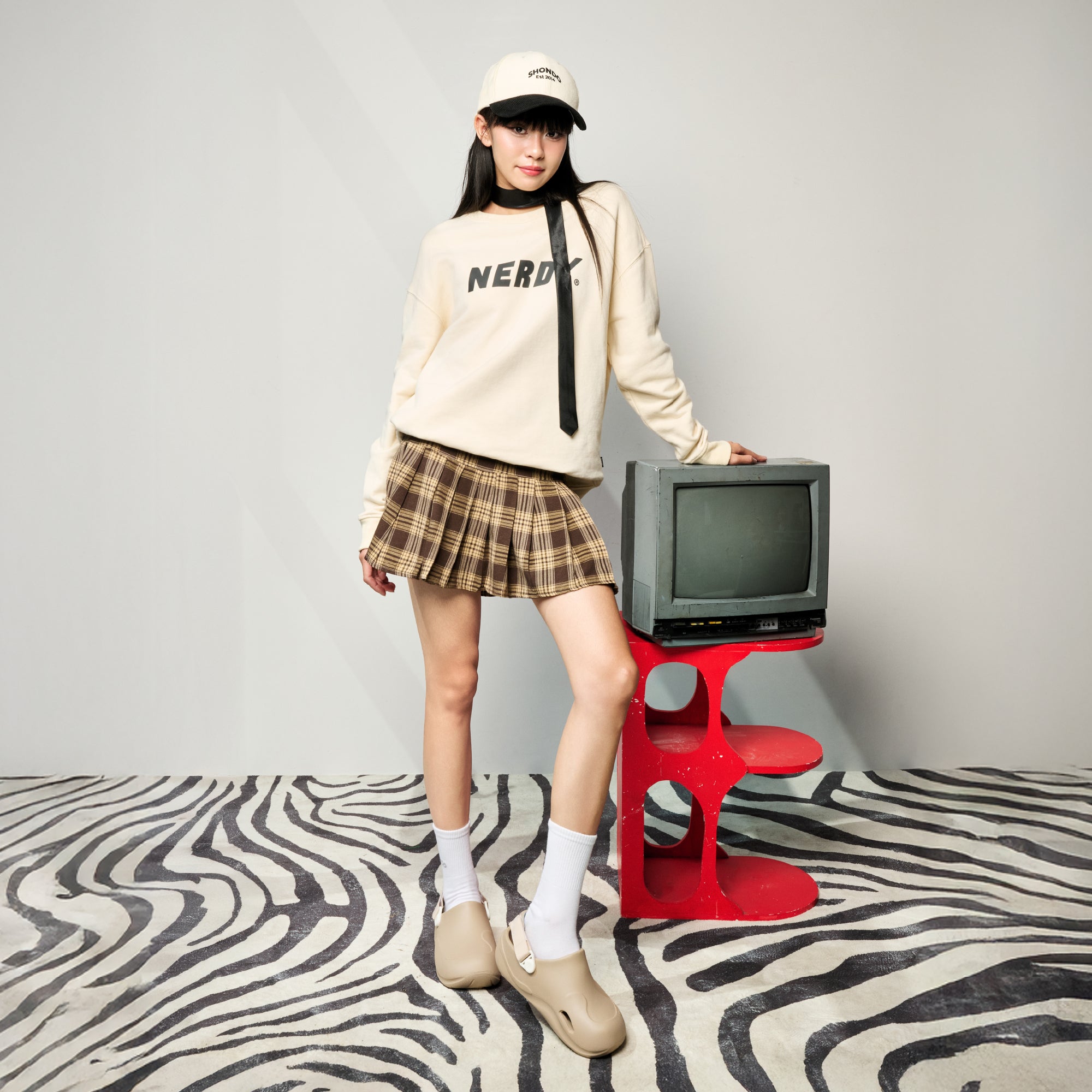 Clog nhựa đúc nữ Suke hồng be