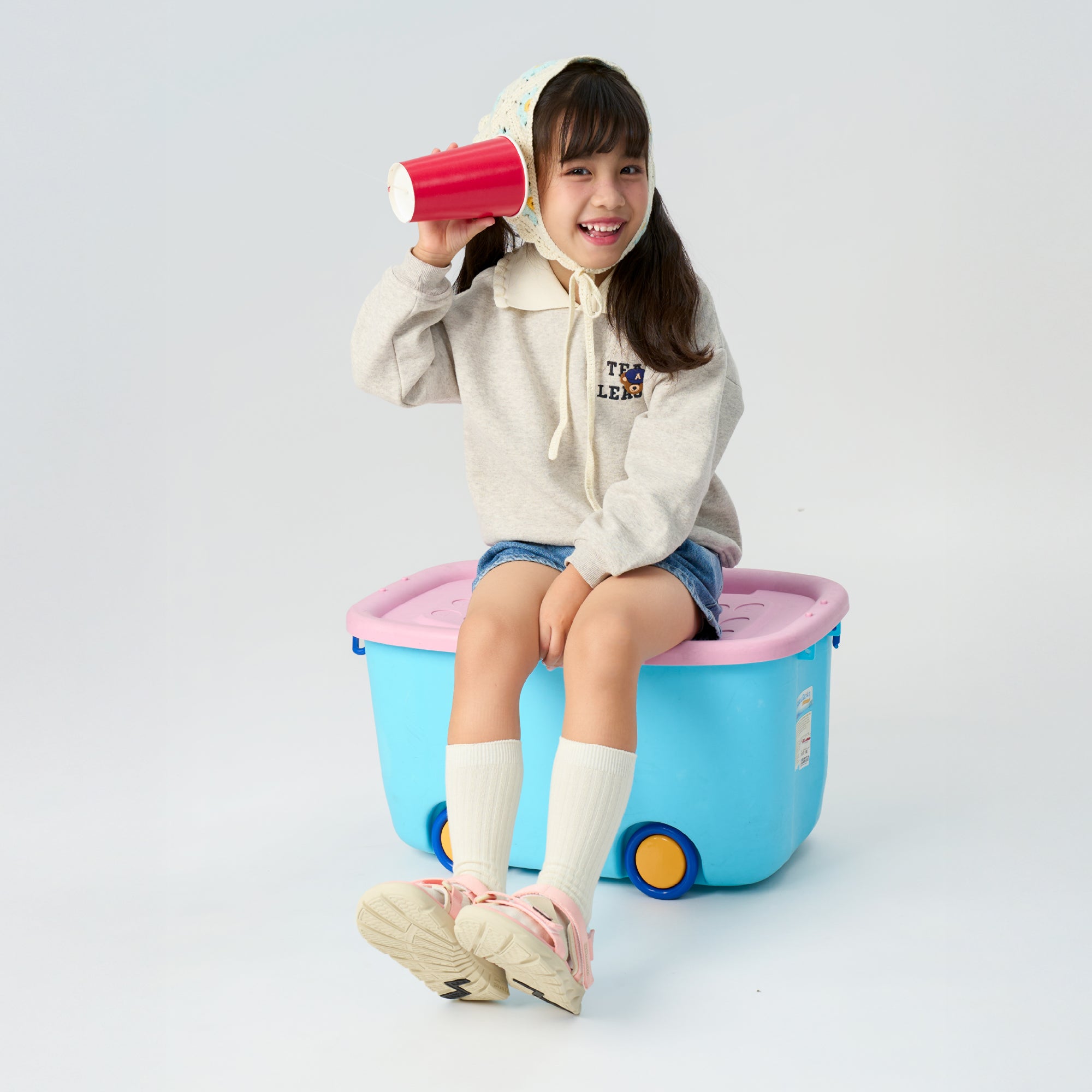 Sandal bé gái Little 6 tem gấu hồng kem