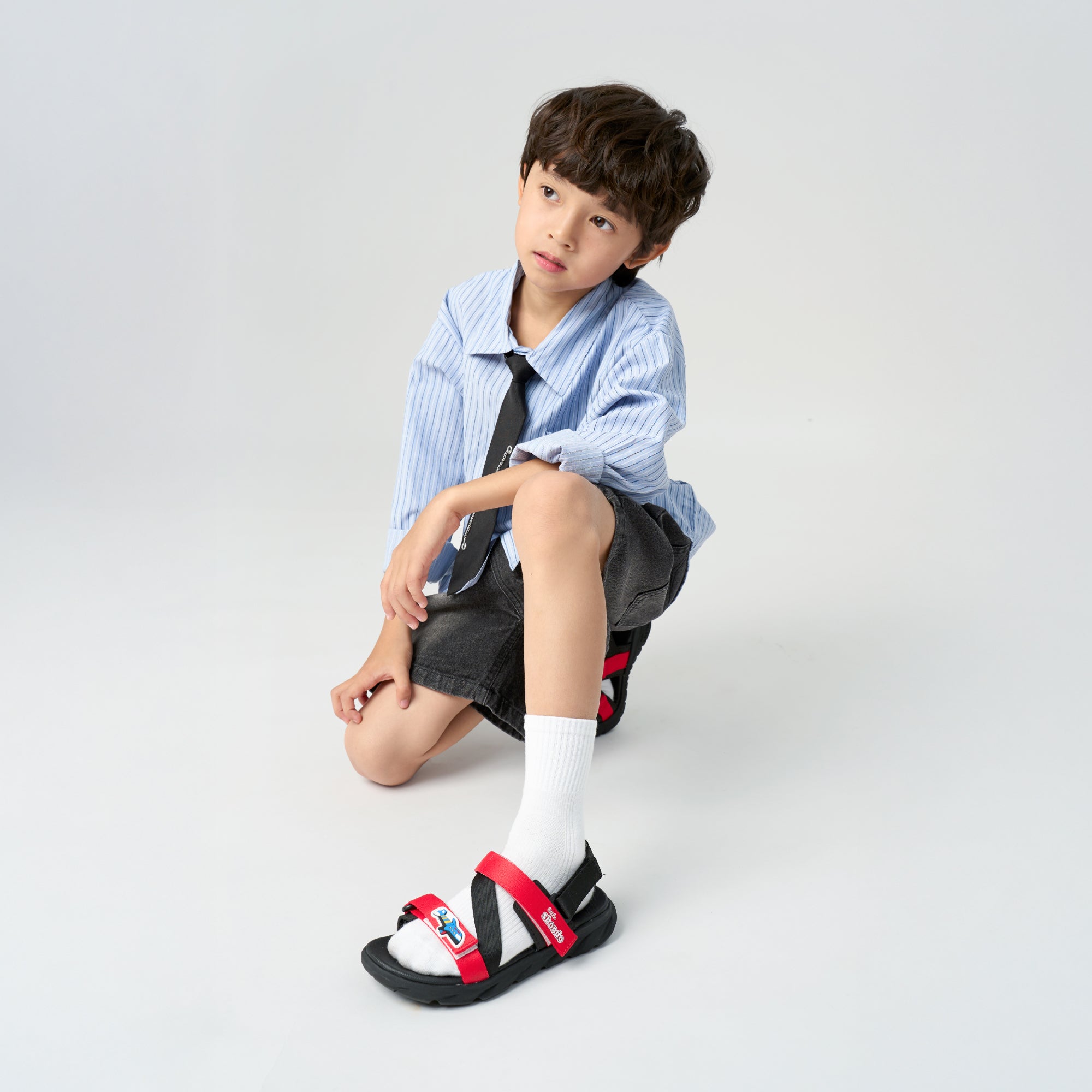 Sandal bé trai Little 6 tem ô tô đen