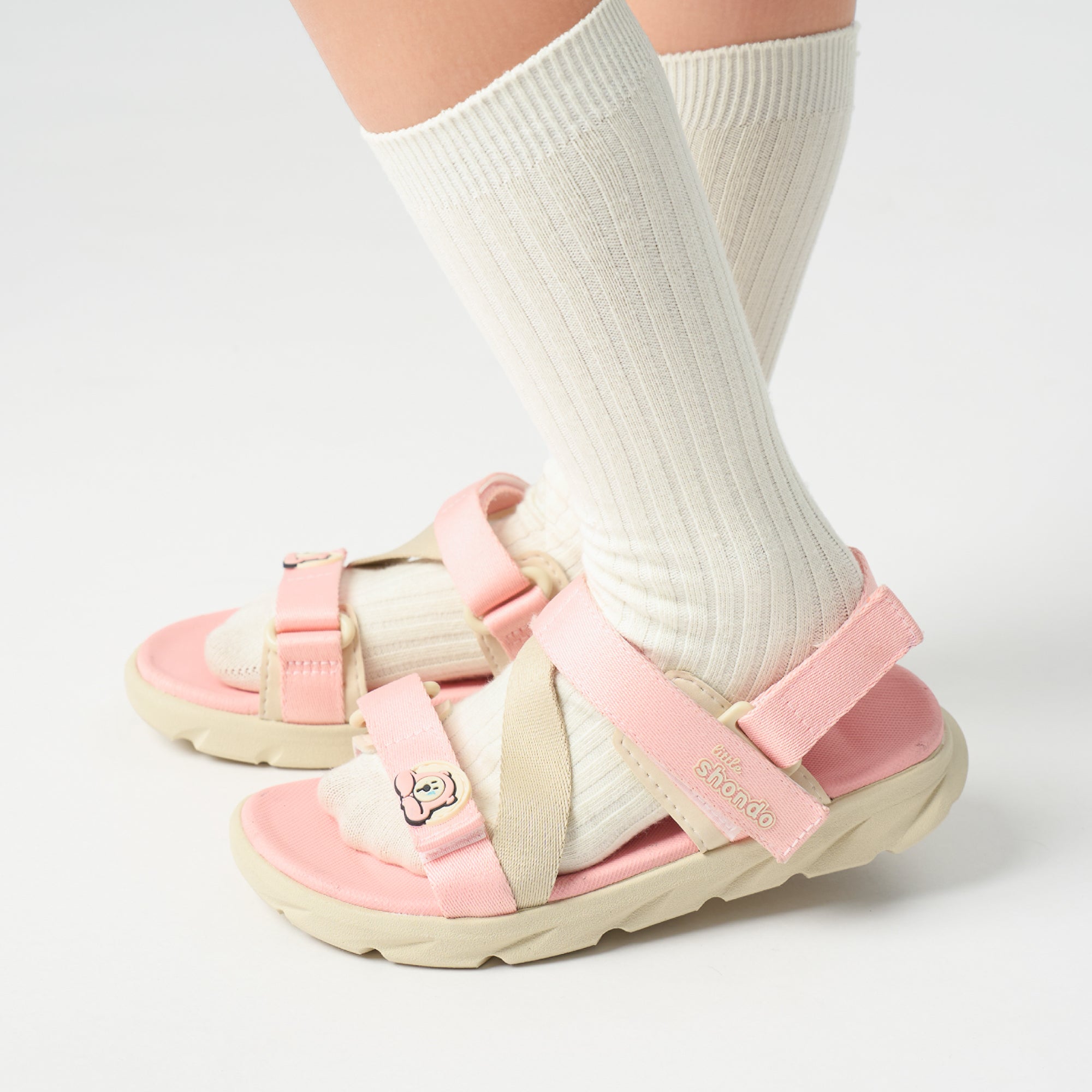 Sandal bé gái Little 6 tem gấu hồng kem