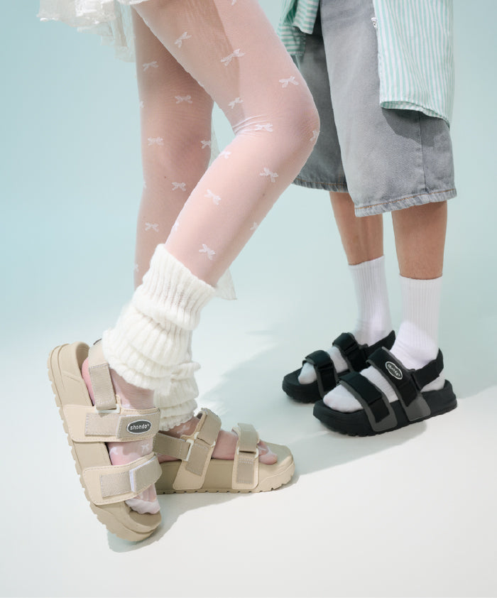 Platy 4 black strap sandals