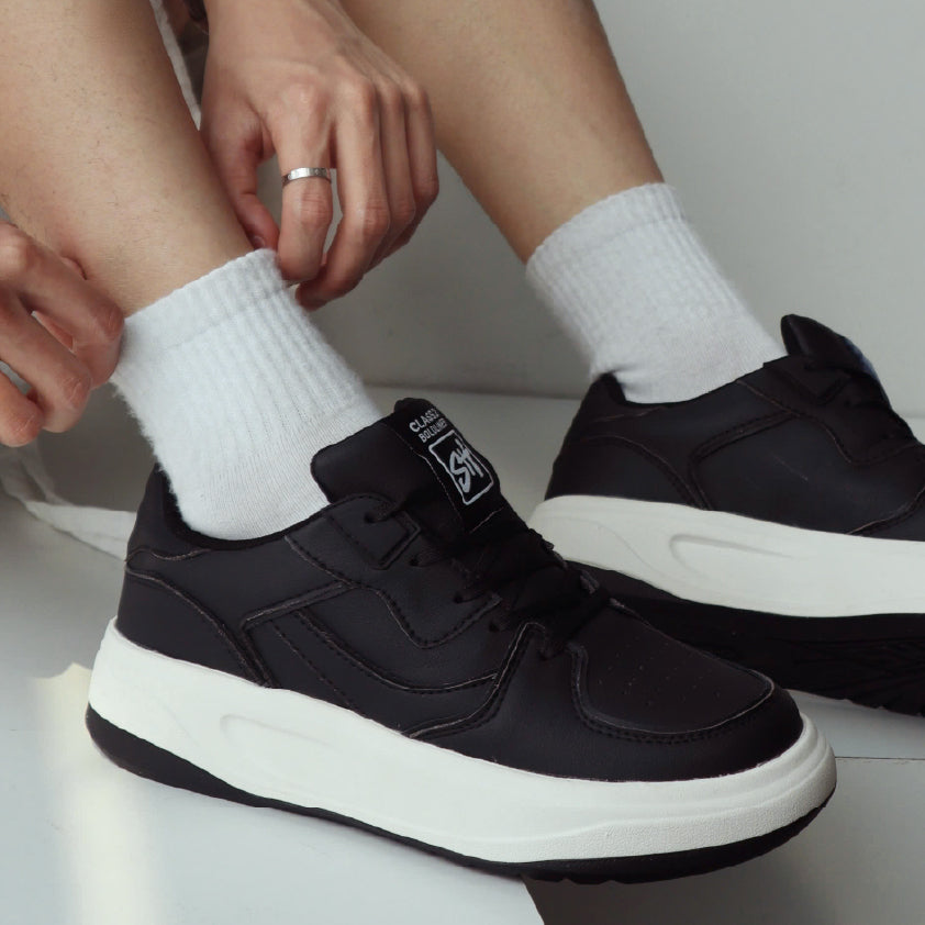 Class 2 black men's and women's sports shoes