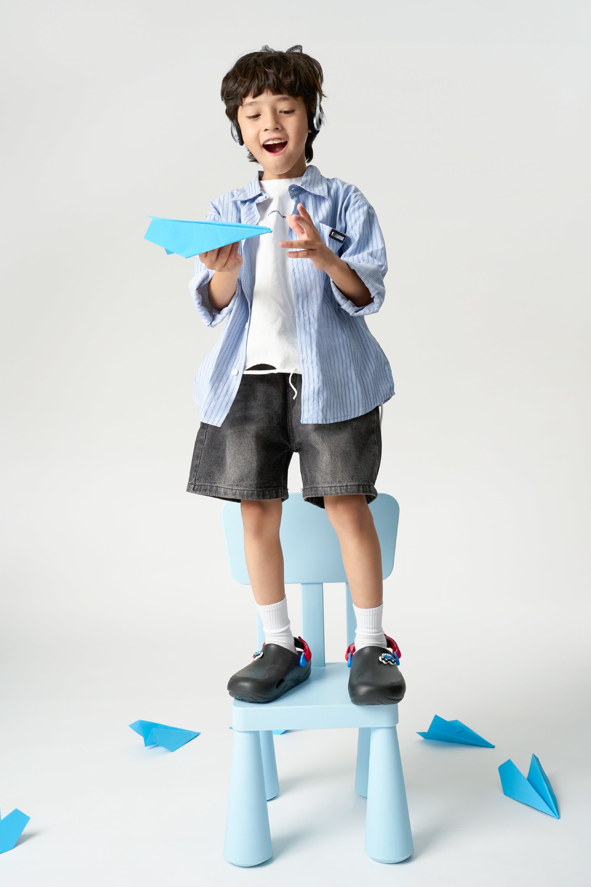 Clog Little Suke bé trai nhựa đúc đen