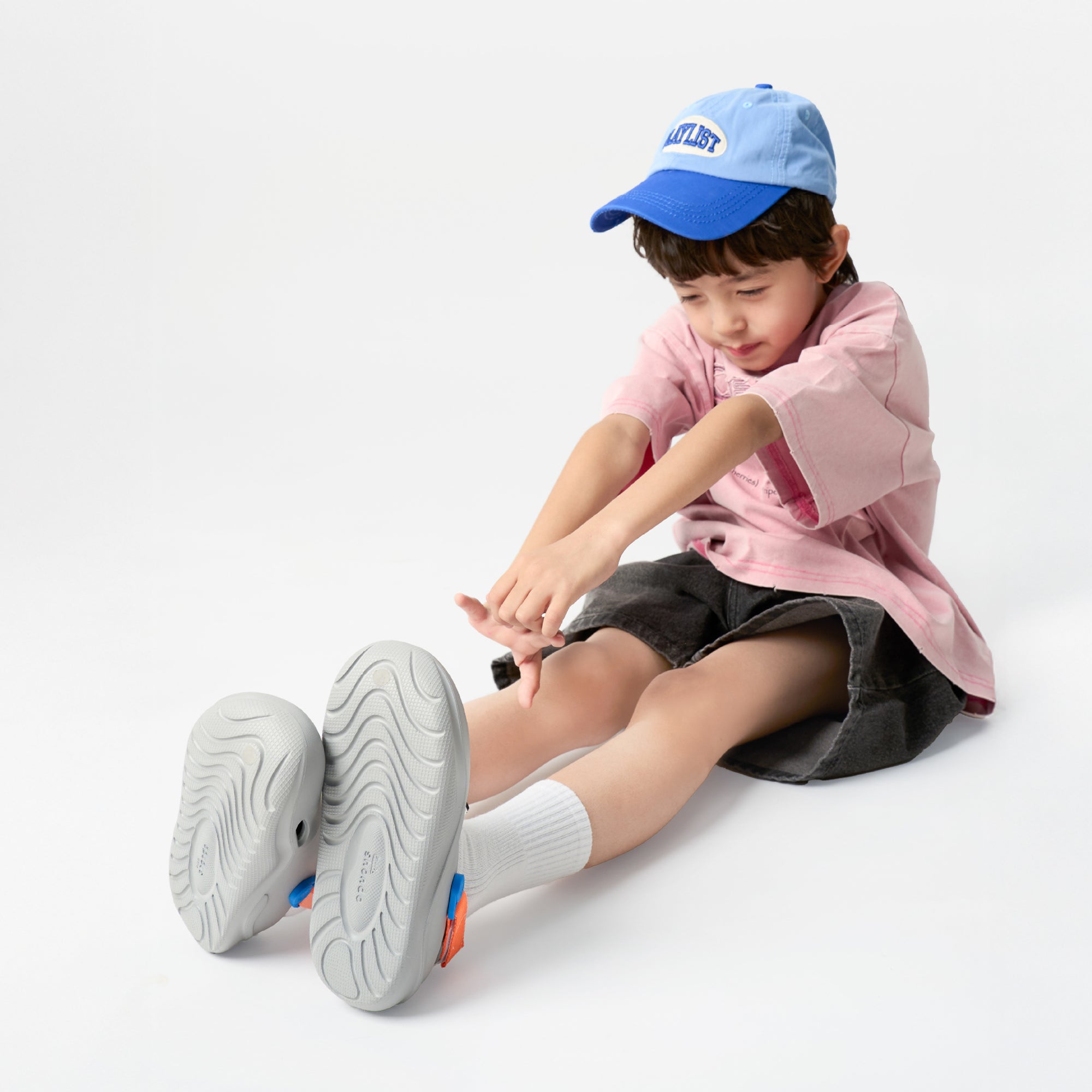 Clog Little Suke bé trai nhựa đúc xám