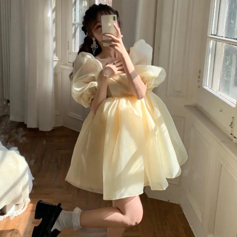 What shoes should you wear with a ruffled dress? Super cute outfit tips