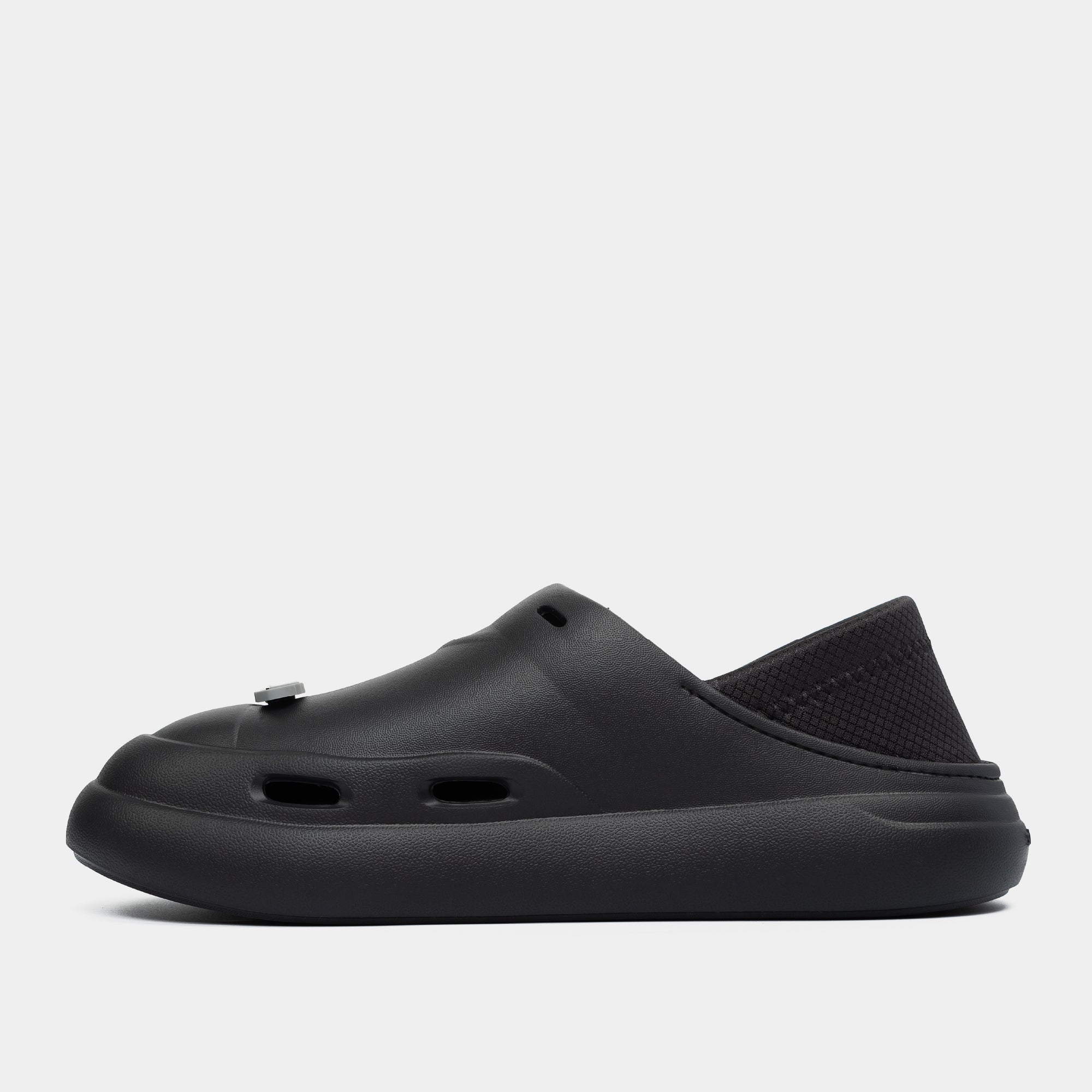 Giày sneaker Class 3 không cột dây đen