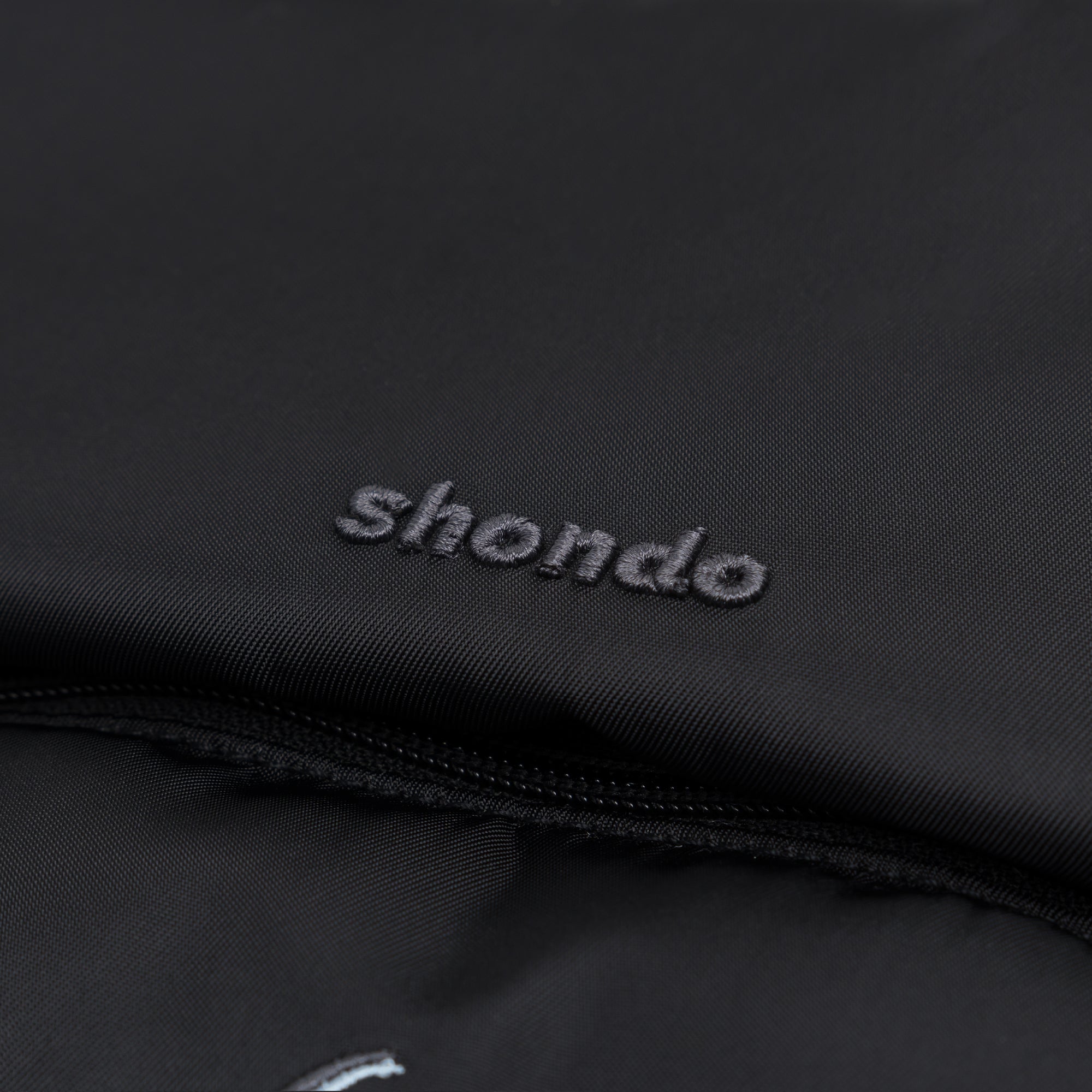 Túi tote phao thêu slogan đen