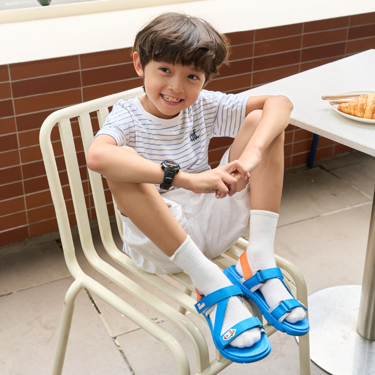 Sandal bé trai Little 6 xanh dương