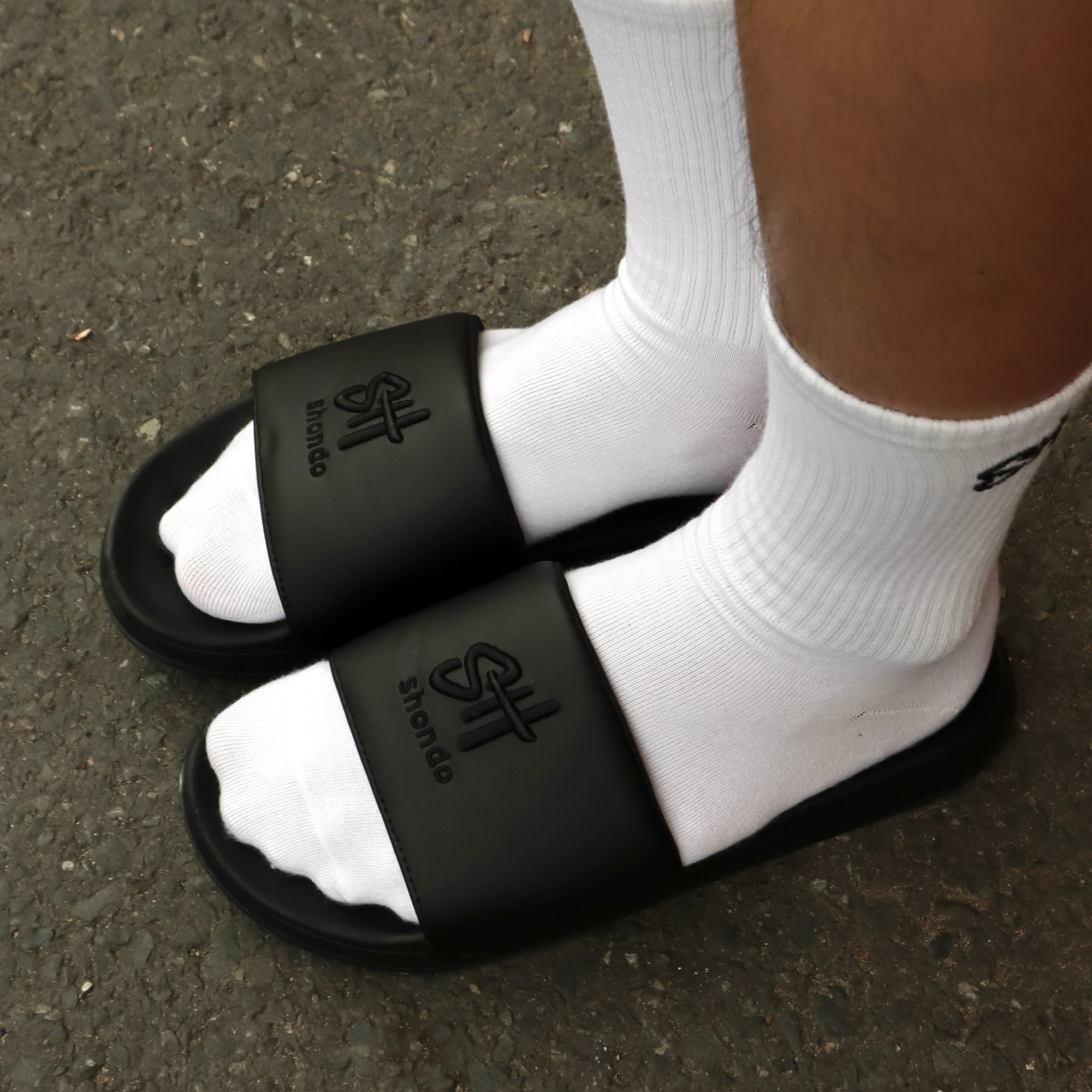 Dép quai ngang Trendy 2 thêu logo Shondo đen