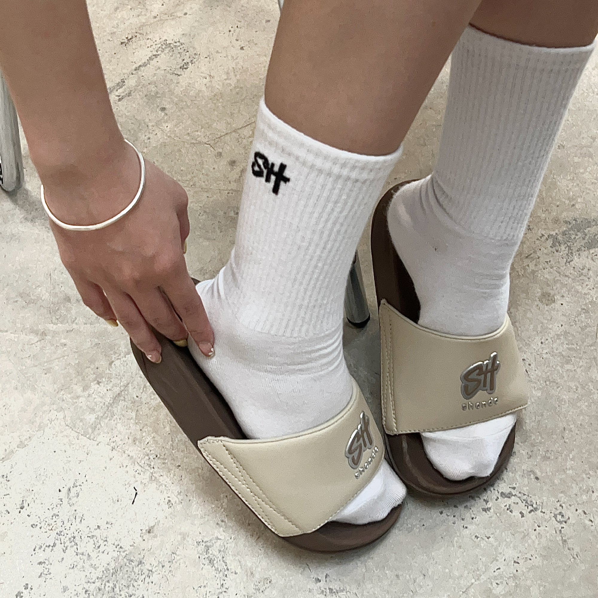 Dép Trendy 7 logo SH TPU nâu be