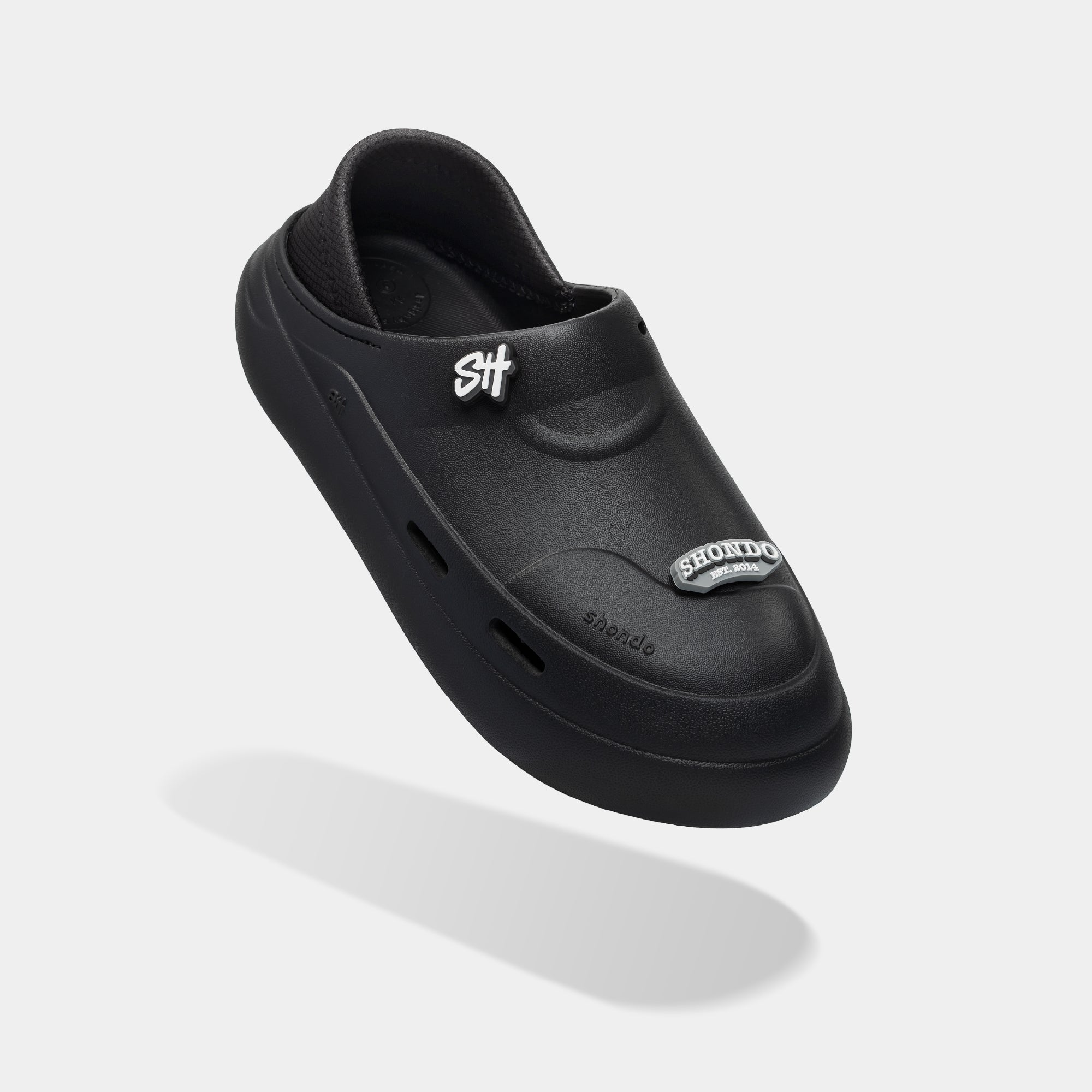 Giày sneaker Class 3 không cột dây đen