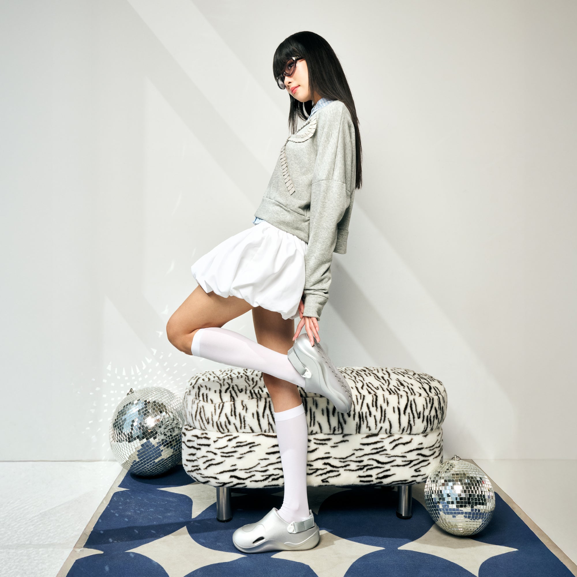 Clog nhựa đúc nữ Suke metallic